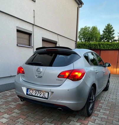 Opel Astra cena 27500 przebieg: 113000, rok produkcji 2010 z Zabrze małe 211